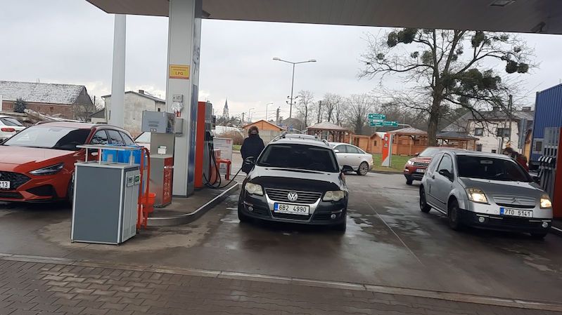 Můžeme vám zabavit auto, varují celníci před dovozem levných paliv z Polska